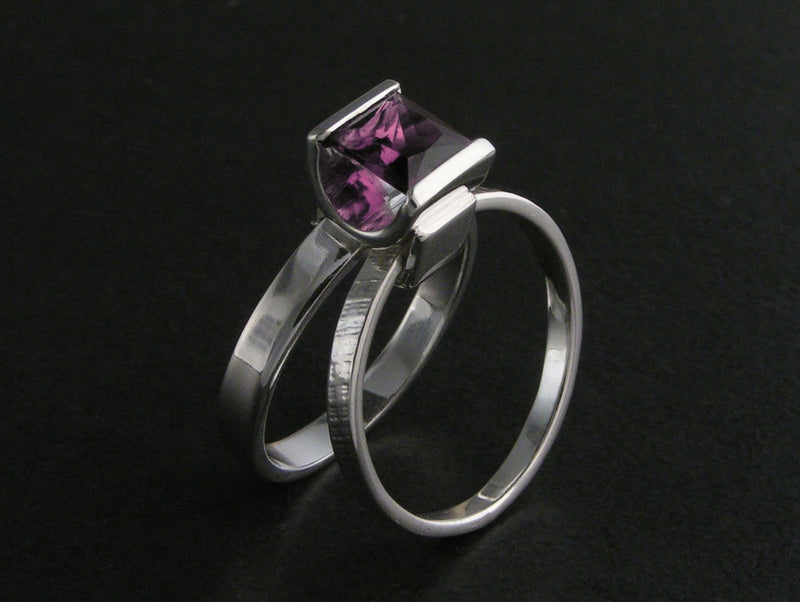 Little Boxes Split Ring with Amethyst